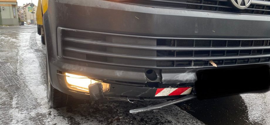 KS: 21-jähriger Abschleppwagenfahrer muss blauen Skoda ausweichen – Zeugen gesucht