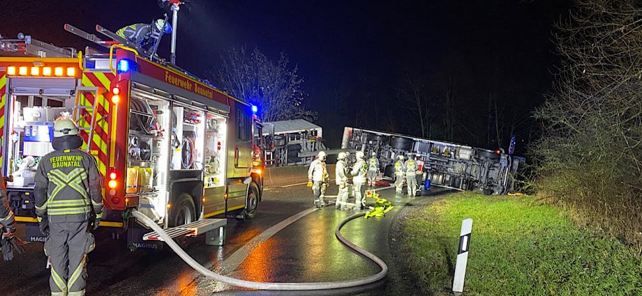 Umgestürzter LKW auf der A49 – Stundenlange Vollsperrung