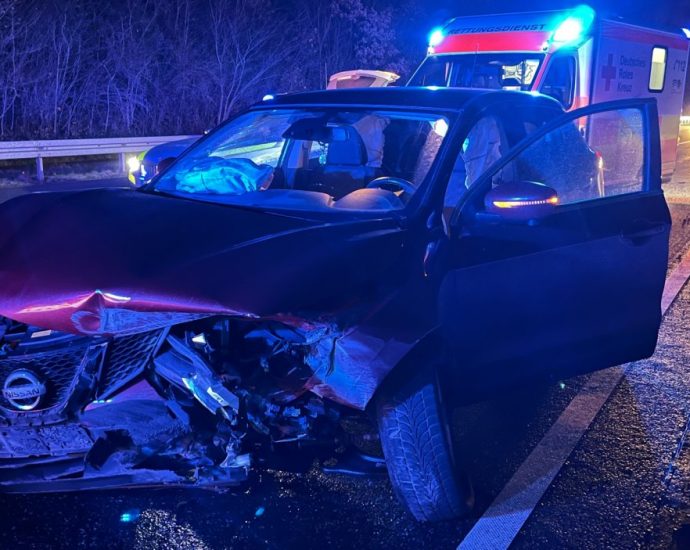 Totalschaden nach Ausweichmanöver auf A49