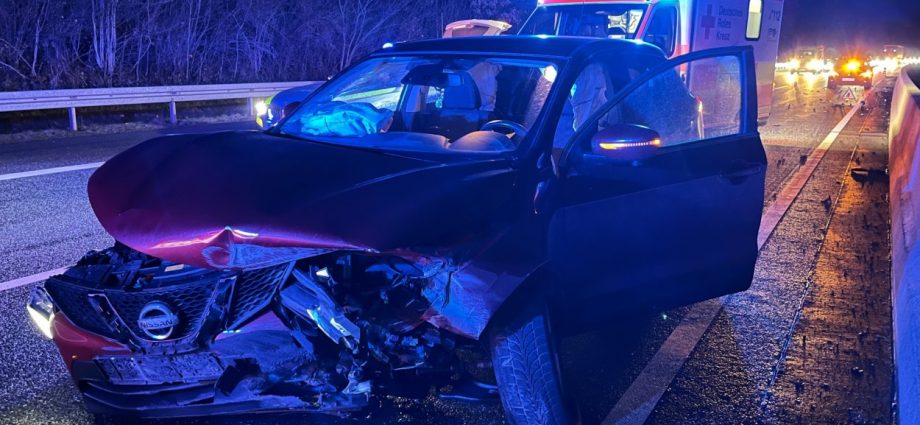 Totalschaden nach Ausweichmanöver auf A49