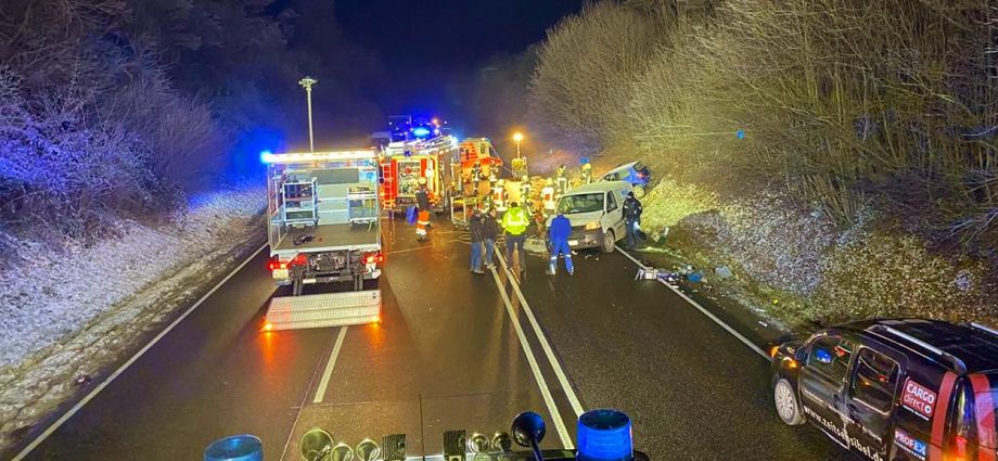 Nach Unfall auf B7 bei Kaufungen – 22-jähriger im Krankenhaus verstorben