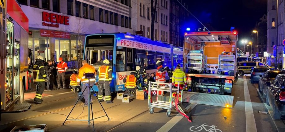 KS: Schwerer Straßenbahnunfall auf der Friedrich-Ebert-Straße