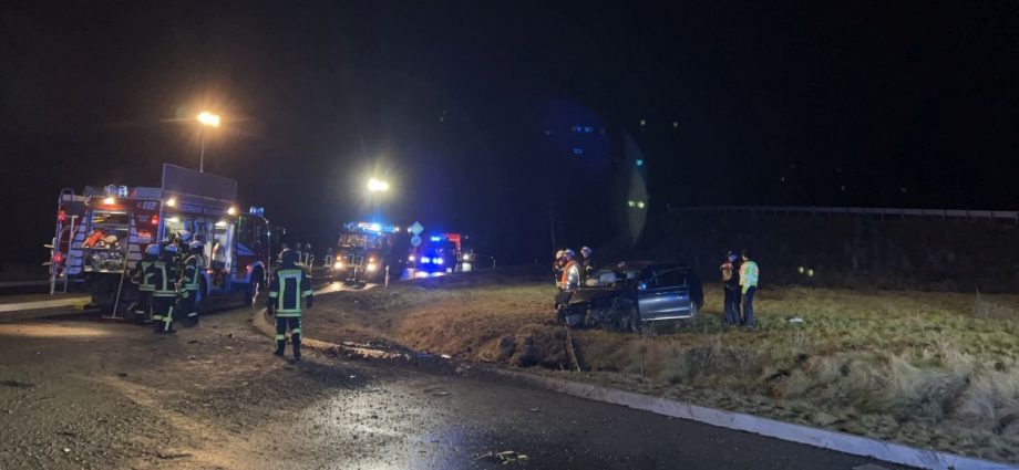 Erneut schwerer Unfall am Kreisel bei Volkmarsen