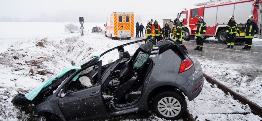Bad Emstal: Weiterer schwerer Unfall auf schneeglatter Fahrbahn