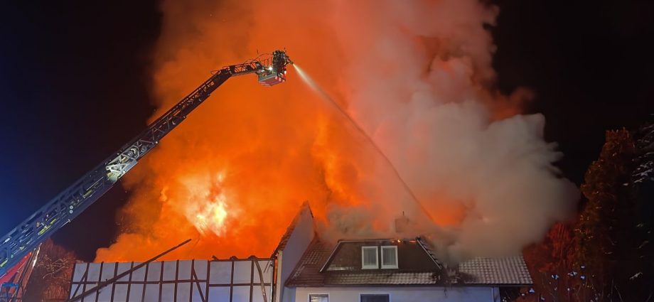 Großbrand an der Landesgrenze – Hessische Einsatzkräfte unterstützten Löscharbeiten (VIDEO)