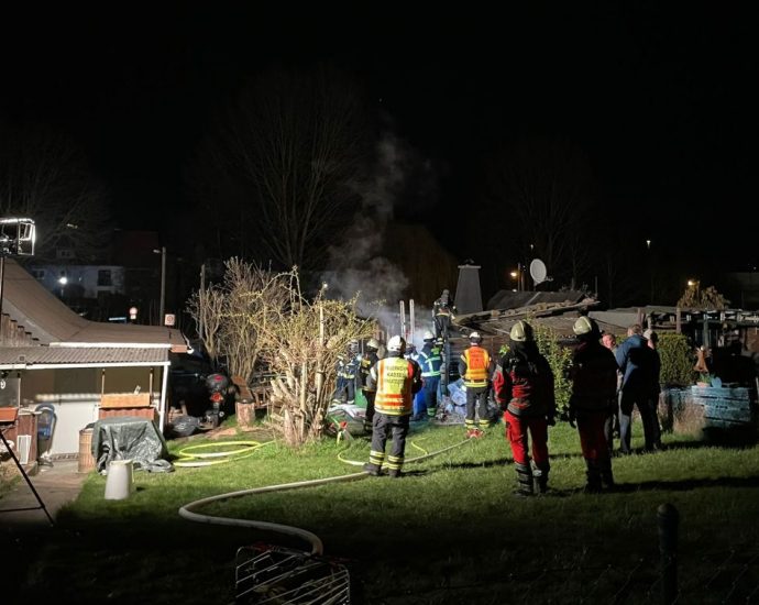 KS: Heizstrahler löst Gartenlaubenbrand aus