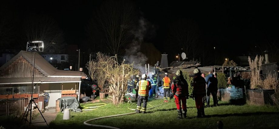 KS: Heizstrahler löst Gartenlaubenbrand aus