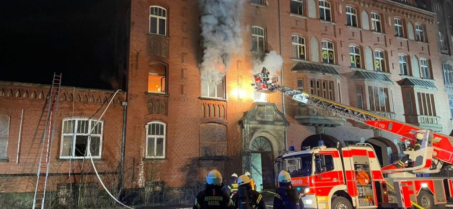 KS: Salzmann-Gebäude brannte in der Nacht (VIDEO)