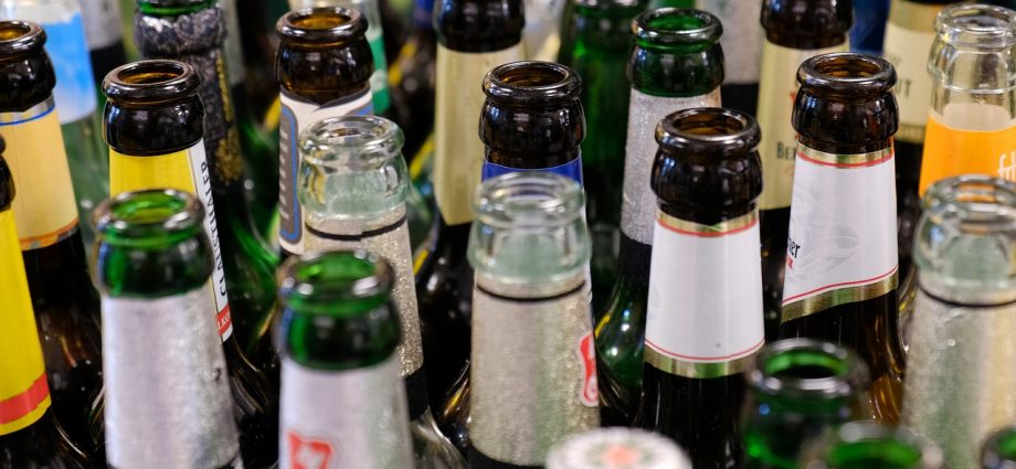 Volkmarsen: Leergutdiebstahl am Sauerbrunnen – Tatverdächtige festgenommen