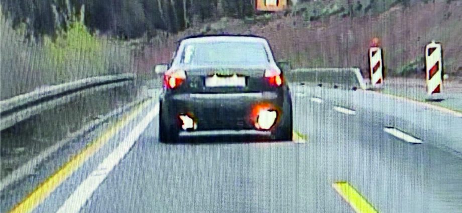 Zivilstreife stoppt Flammen-Audi auf A4