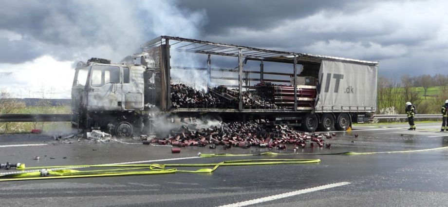 LKW-Brand sorgte für Vollsperrung auf der A7