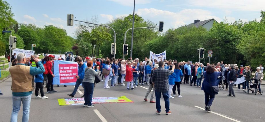 5 nach 12! Pfleger und Angehörige blockierten die Druseltalstraße (VIDEO)