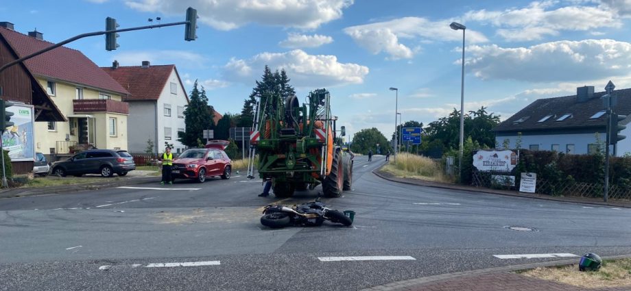 Schwerer Unfall in Baunatal – Traktor übersieht wartenden Motorradfahrer
