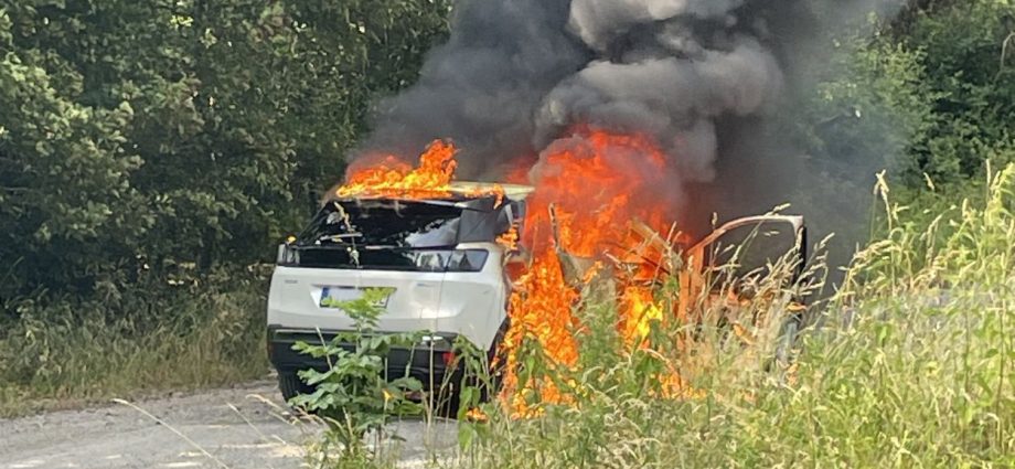 E-Auto brannte bei Niestetal – Neue Technik bei der Bergung