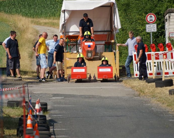 Erstes Westuffler Seifenkistenrennen war ein voller Erfolg (VIDEO)