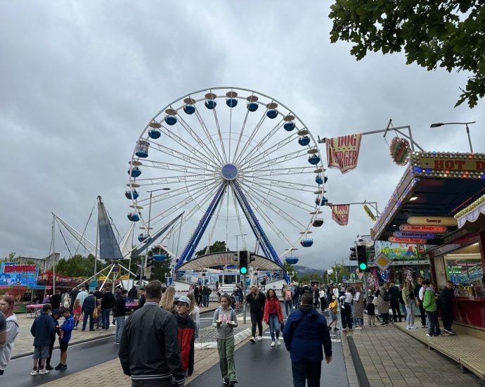Baunataler trotzen wechselnde Wetterbedingungen beim Stadtfest