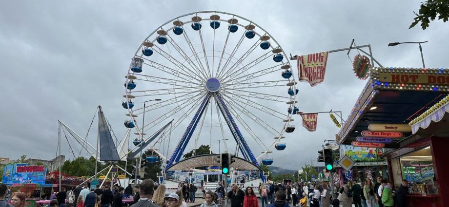 Baunataler trotzen wechselnde Wetterbedingungen beim Stadtfest