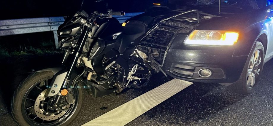 A49 – PKW kracht in Kleinkraftrad – 17-jähriger Sozius kommt ums Leben (VIDEO)