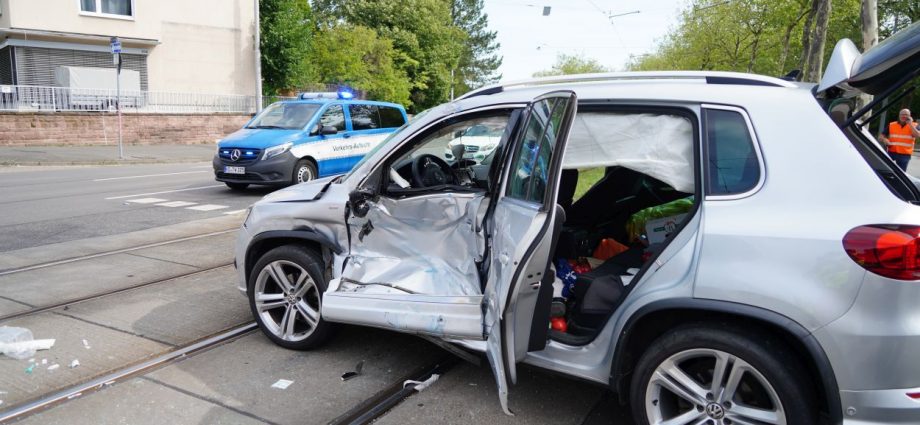 KS: Vier Verletzte bei Straßenbahnunfall in Niederzwehren