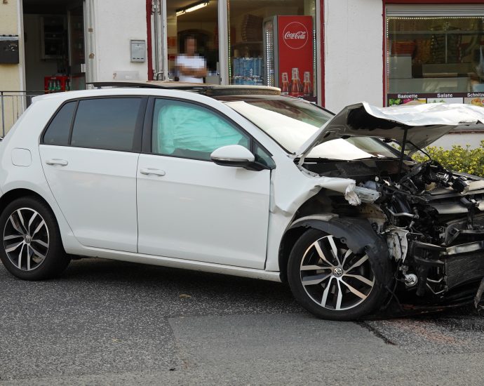 Calden: Verkehrsunfall mit zwei PKW