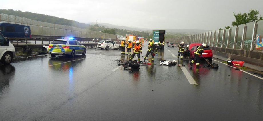 KS: Fünf Verletzte nach Unfall auf A7