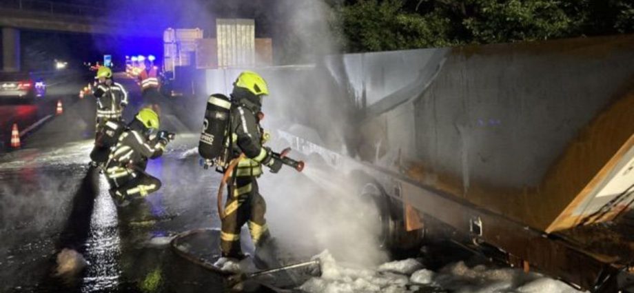 Südhessen: Schwertransporter brannte auf A67