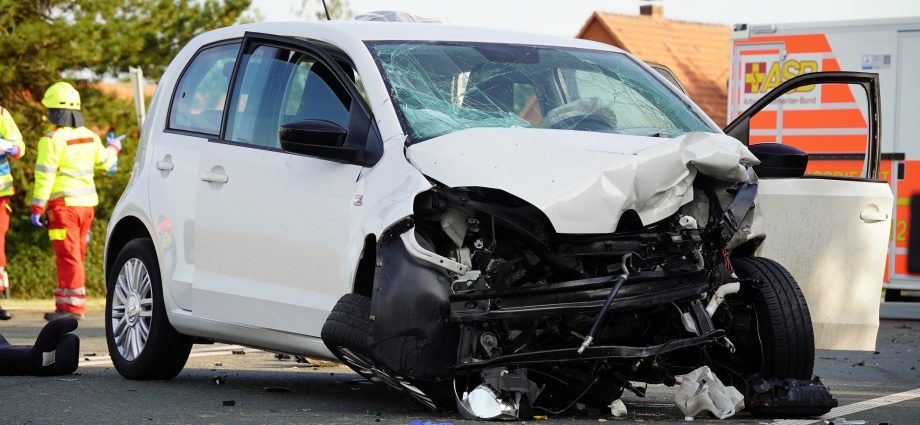 Unfall bei Grebenstein: 79-Jährige in kritischem Zustand