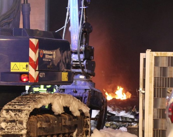Stundenlanger Einsatz in Südhessen – Recycling-Halle mit Akkus brannte in Groß Umstadt