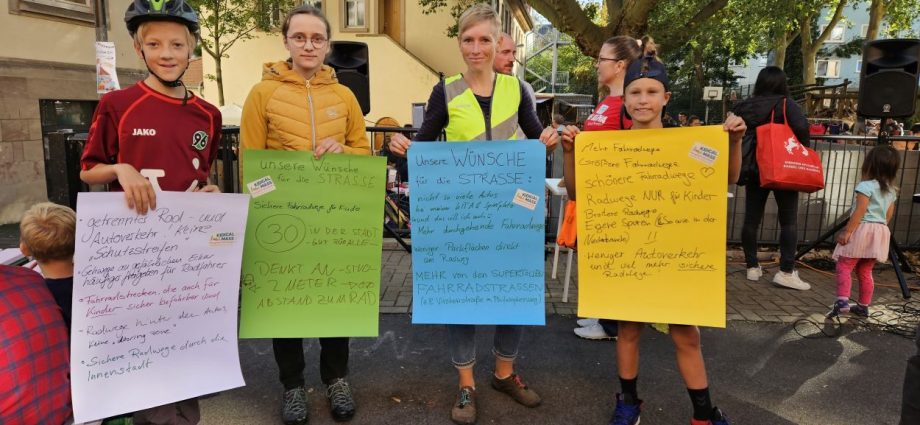 Kidical Mass: Familien-Fahrraddemo durch die Kasseler Innenstadt (VIDEO)