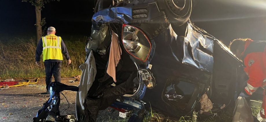 UPDATE: 15-Jährige nach Unfall bei Bad Wildungen verstorben – 5 Verletzte (VIDEO)