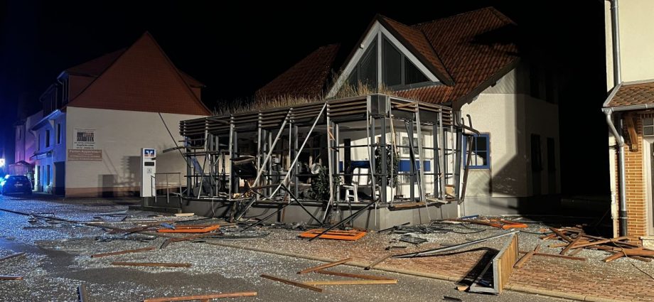 Zerstörung nach Geldautomaten-Sprengung in Remsfeld (VIDEO)