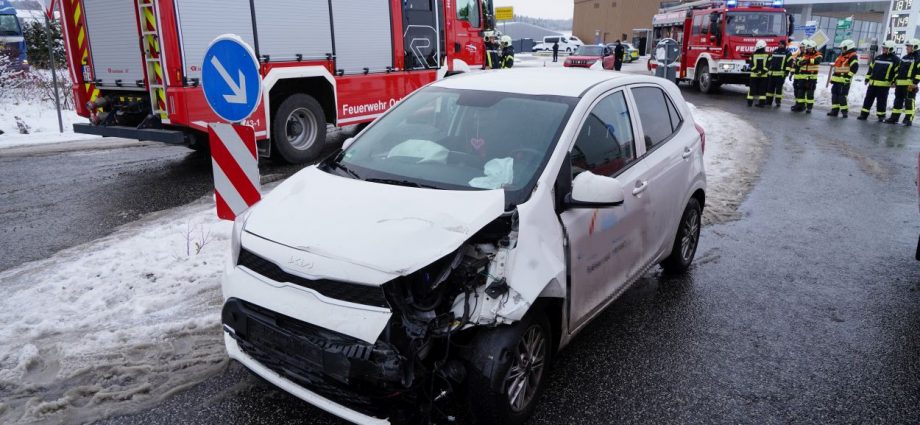 Zwei Verletzte nach Unfall auf B251 bei Oelshausen