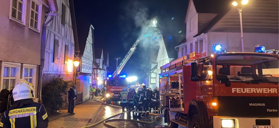 Wohnhaus nach Brand in Zierenberg unbewohnbar (VIDEO)