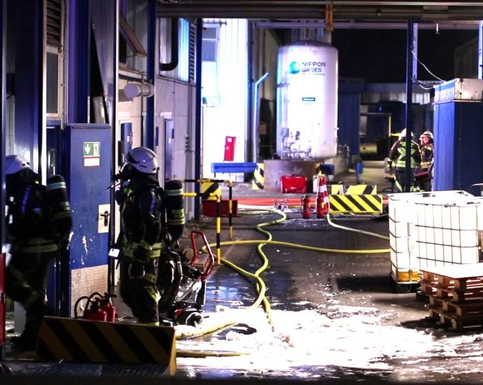 Südhessen: Feuer in Chemiebetrieb löst Großeinsatz von Rettungskräften aus